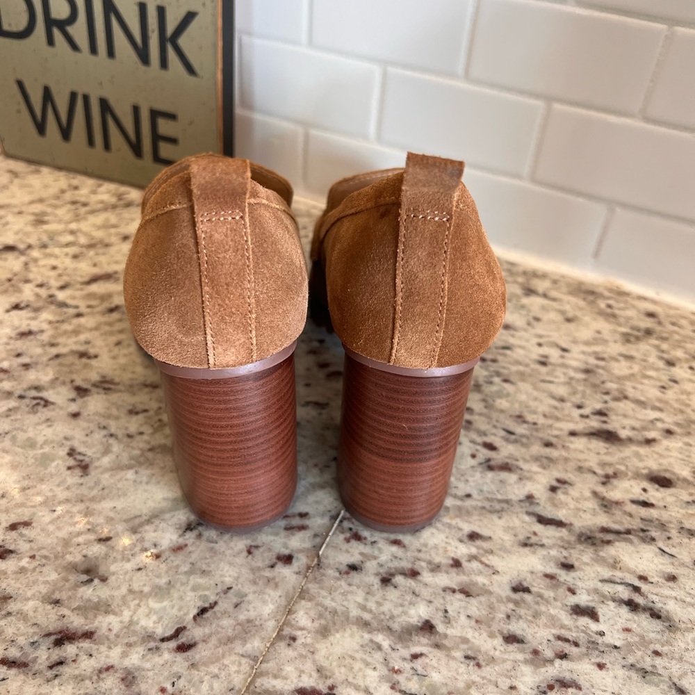 90s inspired chunky platforms 👡 Camel colored suede. Perfect for Spring! - Picture 2 of 3